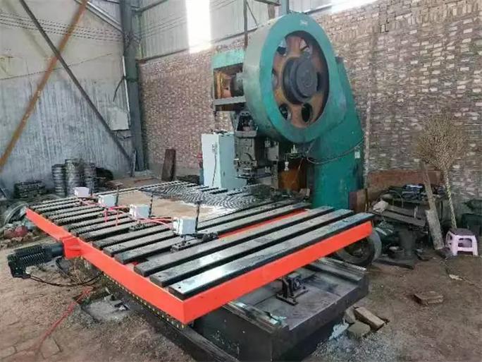 常州自動送料機生產廠家,就找兆豐數(shù)控設備,運行穩(wěn)定, 自動避